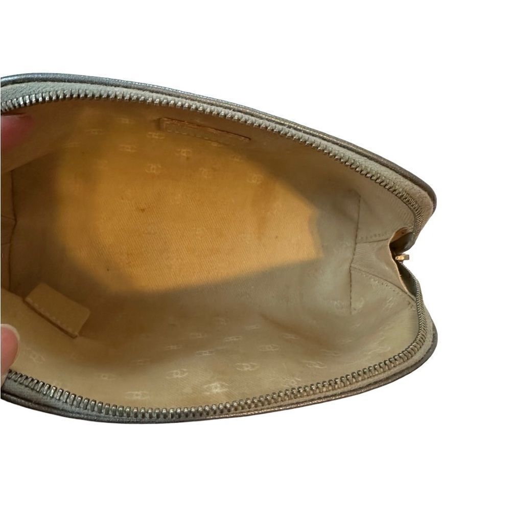 Gucci leather silver pouch - Picture 14 of 16
